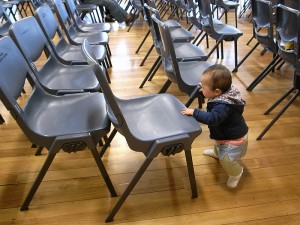 発表会の間、花ちゃんは会場の後ろで放し飼い。